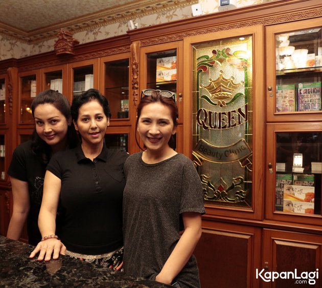 https://queenplasticsurgery.id/wp-content/uploads/2024/06/g_f_o_foto_meriam_bellina_kinclong_setelah_jalani_perawatan_kecantikan_meriam_bellina_jennifer_arnelita_roweina-20180523-001-kapanlagi.jpg