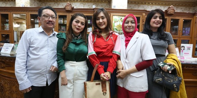 https://queenplasticsurgery.id/wp-content/uploads/2024/06/p_headline_rombongan-artis-helena-sienca-indah-pu-8a9572.jpg